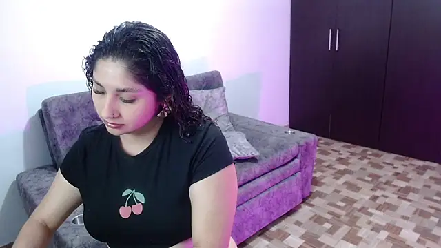 Snapshot of Gia_Dior chatting on June 2026 01:33:01 AM Gia Dior online show from June 2026 01:33:01 AM