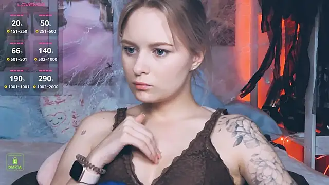 LunaLuxxy online show from October 2025 03:52:01 PM