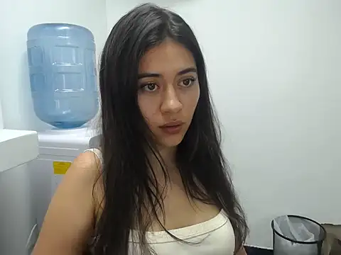 Snapshot of Alice-08 chatting on May 2026 09:42:02 PM Alice-08 online show from May 2026 09:42:02 PM