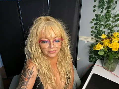 BonnyDesire online show from April 2026 06:25:02 PM