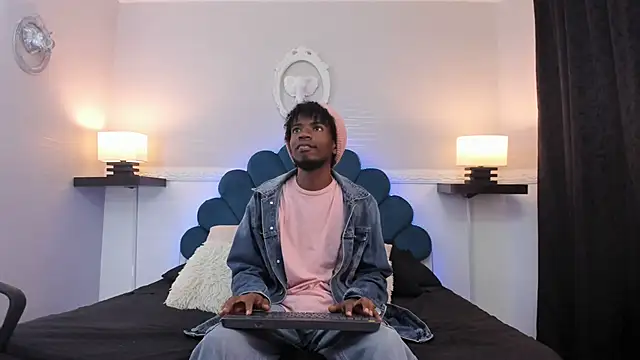 Snapshot of AllexJacob chatting on September 2025 01:04:01 PM AllexJacob online show from September 2025 01:04:01 PM