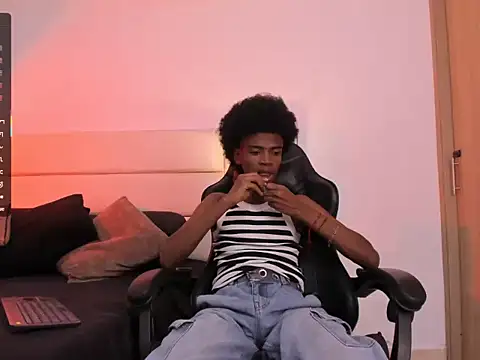 Snapshot of AllexJacob chatting on November 2025 01:32:01 PM AllexJacob online show from November 2025 01:32:01 PM