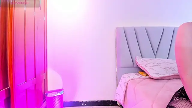 Doll lauren online show from October 2025 07:37:01 PM