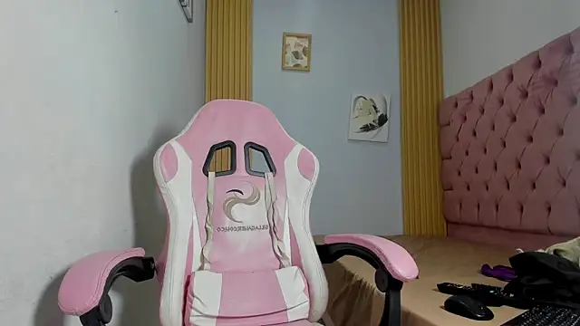 Snapshot of Naomis_35 chatting on November 2025 07:59:01 PM Naomis 35 online show from November 2025 07:59:01 PM