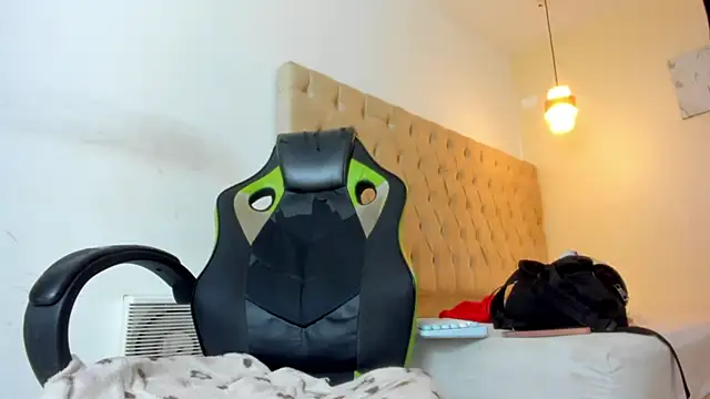 Snapshot of Naomis_35 chatting on November 2025 04:33:01 PM Naomis 35 online show from November 2025 04:33:01 PM