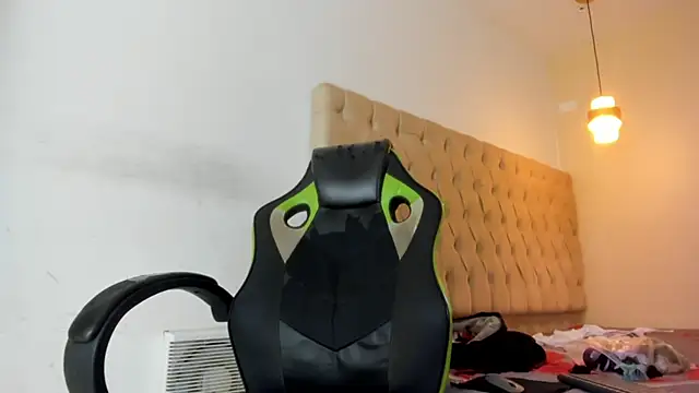 Snapshot of Naomis_35 chatting on December 2025 07:53:02 PM Naomis 35 online show from December 2025 07:53:02 PM