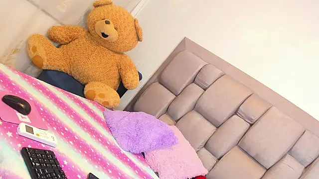 Snapshot of Beauty_Luci chatting on October 2025 08:07:01 PM Beauty Luci online show from October 2025 08:07:01 PM