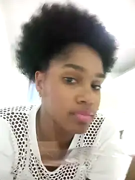 Snapshot of Beauty_Luci chatting on October 2025 11:49:02 PM Beauty Luci online show from October 2025 11:49:02 PM