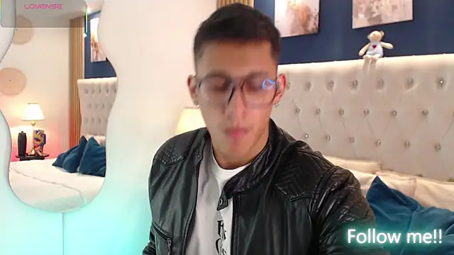 Snapshot of SalvadorFit chatting on June 2026 08:10:01 PM SalvadorFit online show from June 2026 08:10:01 PM
