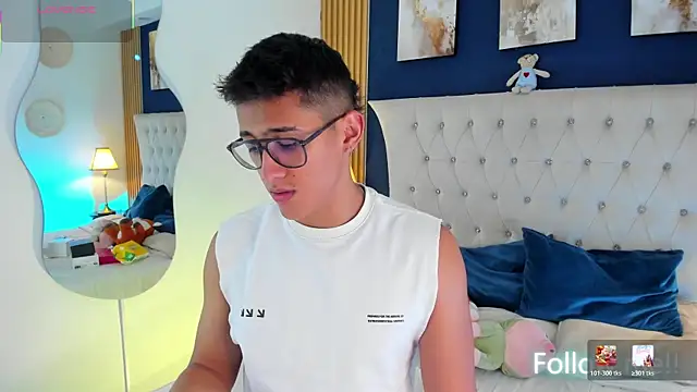Snapshot of SalvadorFit chatting on July 2026 08:19:01 PM SalvadorFit online show from July 2026 08:19:01 PM