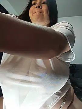 LucyDiamonds1 online show from May 2026 01:24:01 AM
