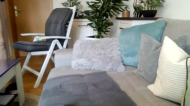 Snapshot of pup_benji chatting on May 2026 02:22:01 PM pup benji online show from May 2026 02:22:01 PM