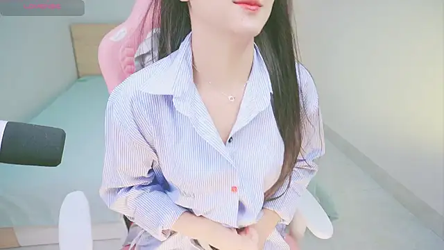 Snapshot of Cherry-26 chatting on December 2025 04:29:01 AM Cherry-26 online show from December 2025 04:29:01 AM