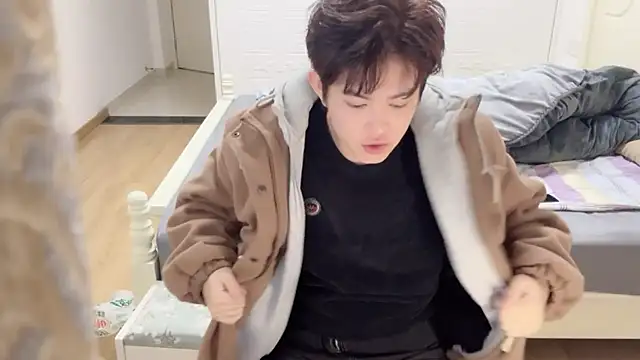 Snapshot of xlong00099 chatting on November 2025 01:33:02 AM xlong00099 online show from November 2025 01:33:02 AM