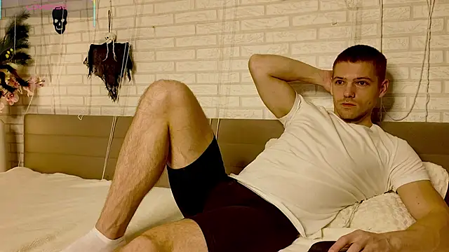 Snapshot of GarettVoss chatting on November 2025 06:36:01 AM GarettVoss online show from November 2025 06:36:01 AM