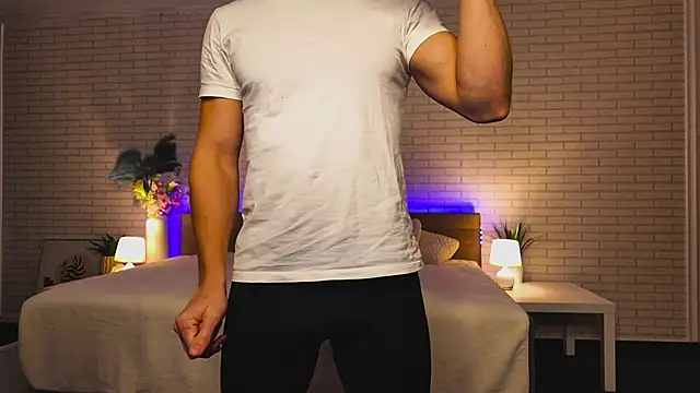 Snapshot of GarettVoss chatting on November 2025 06:44:01 AM GarettVoss online show from November 2025 06:44:01 AM