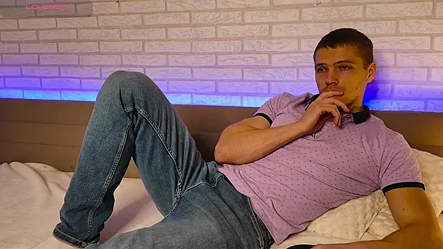 Snapshot of GarettVoss chatting on November 2025 06:35:01 AM GarettVoss online show from November 2025 06:35:01 AM