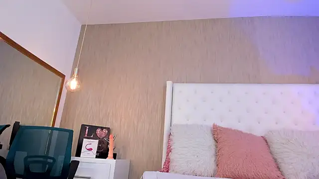 Lucy Lu17 online show from September 2025 12:29:01 PM