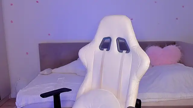 CrystalSoul  online show from November 2025 03:00:02 PM