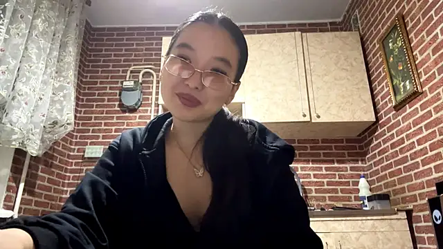 Snapshot of EmmaLeexth chatting on October 2025 01:50:01 PM EmmaLeexth online show from October 2025 01:50:01 PM