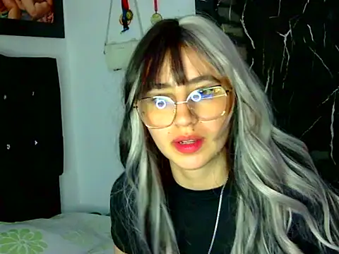 Snapshot of Miahotvibes chatting on December 2025 09:08:02 PM Miahotvibes online show from December 2025 09:08:02 PM