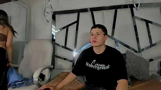 ANLLELOAndANGELA online show from April 2026 09:01:01 PM