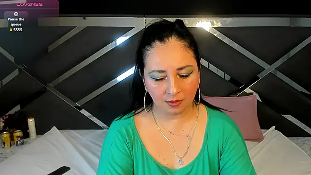 AgataThompson  online show from December 2025 07:20:02 PM