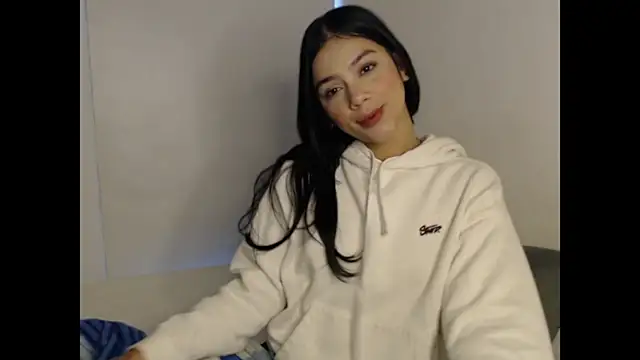 Snapshot of Mia_fire666 chatting on December 2025 01:26:01 PM Mia fire666 online show from December 2025 01:26:01 PM