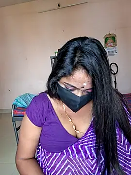 Snapshot of queendivya chatting on June 2026 05:24:01 AM queendivya online show from June 2026 05:24:01 AM