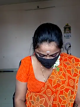 Snapshot of queendivya chatting on June 2026 04:58:01 AM queendivya online show from June 2026 04:58:01 AM