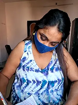 Snapshot of queendivya chatting on June 2026 02:00:01 AM queendivya online show from June 2026 02:00:01 AM
