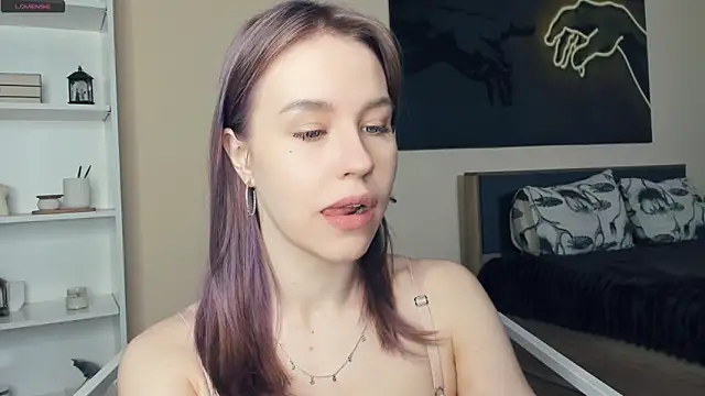 Snapshot of MaliaBourraine chatting on June 2026 07:43:01 AM MaliaBourraine online show from June 2026 07:43:01 AM