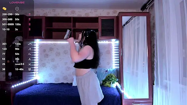 MandaDestiche online show from November 2025 05:26:01 PM