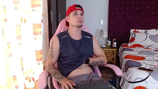 Snapshot of BooyHott_ chatting on October 2025 06:25:02 PM BooyHott online show from October 2025 06:25:02 PM