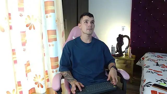 Snapshot of BooyHott_ chatting on November 2025 07:12:01 PM BooyHott online show from November 2025 07:12:01 PM