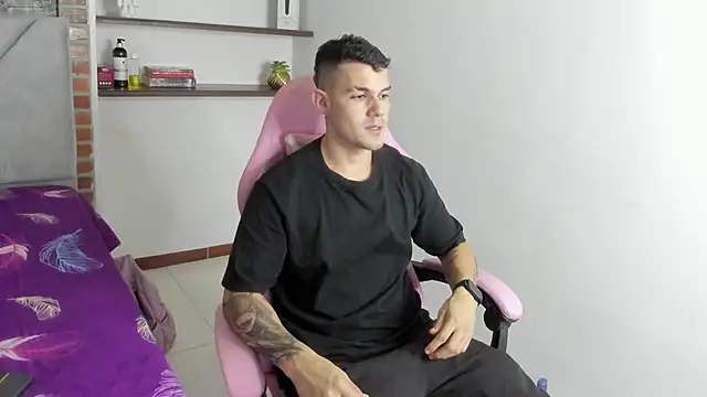 Snapshot of BooyHott_ chatting on December 2025 07:54:02 PM BooyHott online show from December 2025 07:54:02 PM