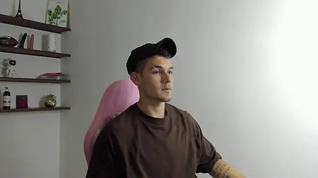 Snapshot of BooyHott_ chatting on December 2025 06:56:01 PM BooyHott online show from December 2025 06:56:01 PM