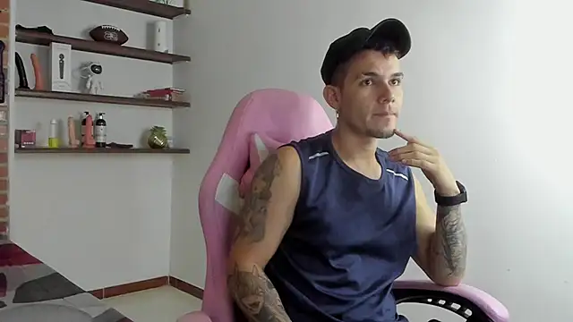 Snapshot of BooyHott_ chatting on December 2025 07:42:01 PM BooyHott online show from December 2025 07:42:01 PM