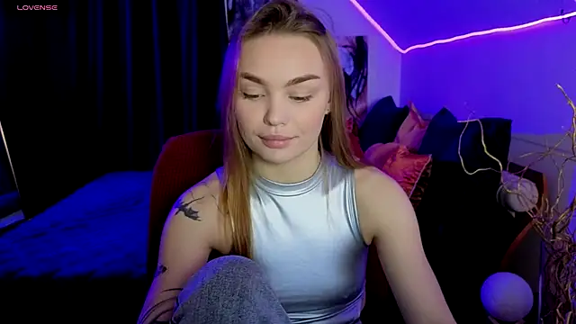 KitsyMoore online show from October 2025 01:18:02 PM