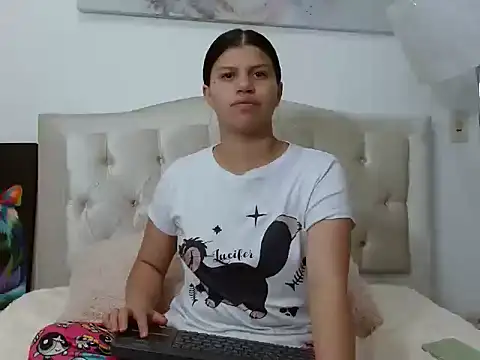 Snapshot of Arianaskyblue chatting on September 2025 06:41:01 AM Arianaskyblue online show from September 2025 06:41:01 AM