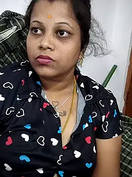 sweetqueen143 online show from May 2026 11:45:02 PM