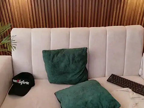 Snapshot of dirty_feelena chatting on November 2025 06:07:01 PM dirty feelena online show from November 2025 06:07:01 PM