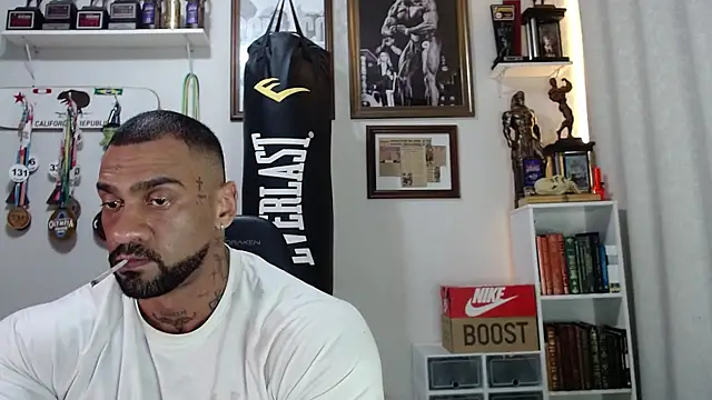 Snapshot of henryhadesflirt chatting on November 2025 11:15:01 PM henryhadesflirt online show from November 2025 11:15:01 PM