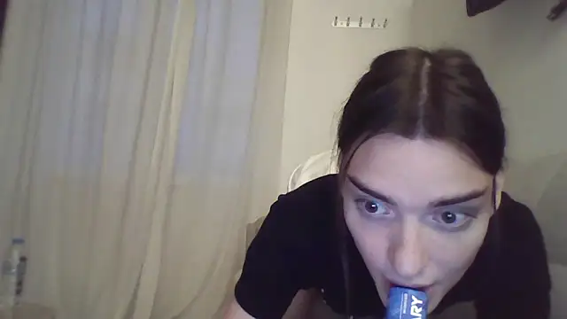 Luna Samosienko online show from September 2025 04:33:02 PM