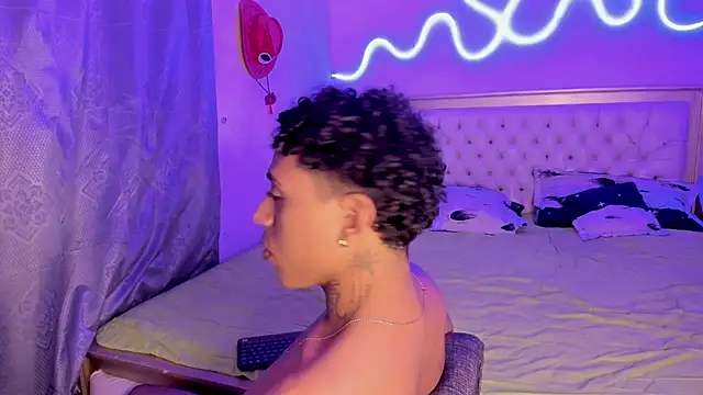 Snapshot of Glader31 chatting on October 2025 10:00:02 PM Glader31 online show from October 2025 10:00:02 PM