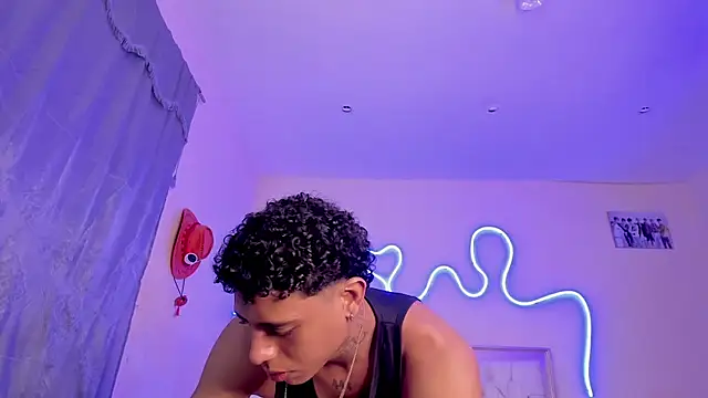 Snapshot of Glader31 chatting on October 2025 09:17:02 PM Glader31 online show from October 2025 09:17:02 PM