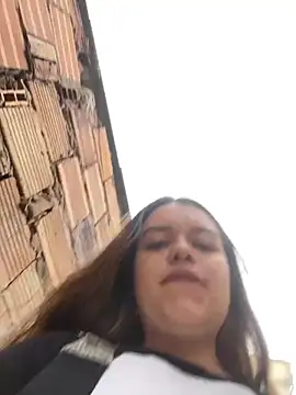 Aphrill online show from November 2025 08:41:02 PM