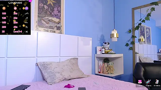 Snapshot of PenelopeBond chatting on October 2025 12:50:01 PM PenelopeBond online show from October 2025 12:50:01 PM