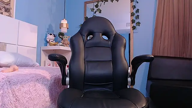 Snapshot of PenelopeBond chatting on November 2025 08:35:01 AM PenelopeBond online show from November 2025 08:35:01 AM