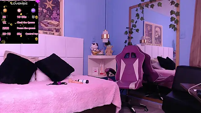 Snapshot of PenelopeBond chatting on November 2025 07:43:01 AM PenelopeBond online show from November 2025 07:43:01 AM